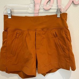 Athleta Trekkie North Short Size 4